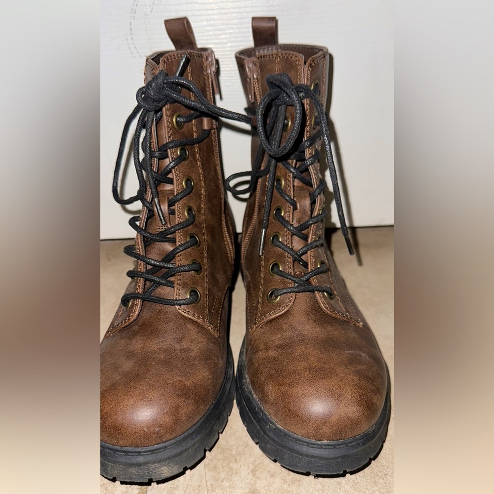 Womens Boots Size 8.5